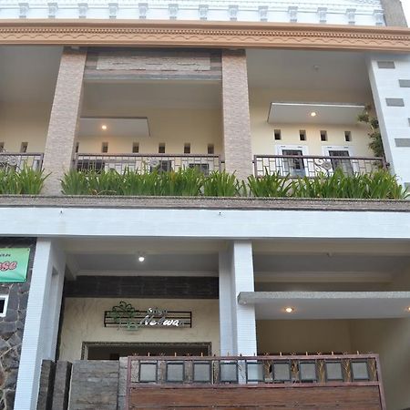 Griya Nelwan Guest House Malang Kültér fotó