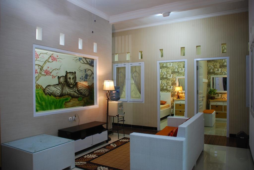 Griya Nelwan Guest House Malang Kültér fotó