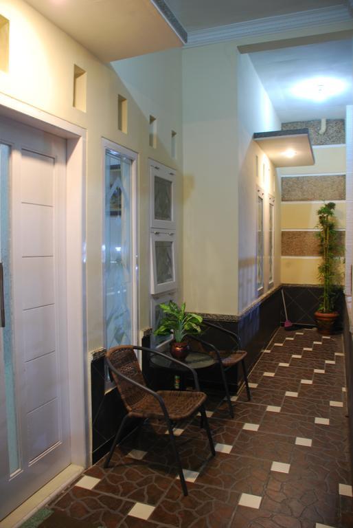 Griya Nelwan Guest House Malang Kültér fotó